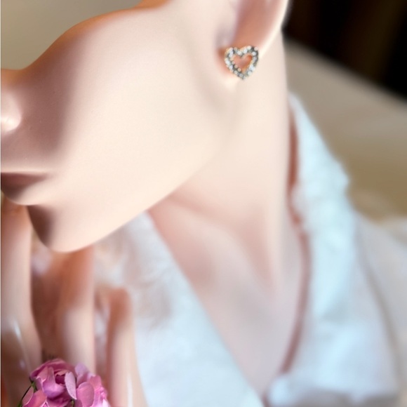 ⚜️ Elegant Cute Gold Tone Heart Earrings with Zirconia - Picture 6 of 6
